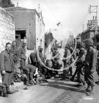 DOMFRONT(61700) Seconde guerre mondiale Dix GI DOMFRONT(61700) Seconde guerre mondiale Dix GI