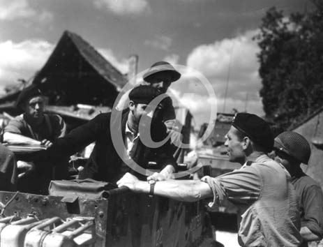 SAINT LAMBERT SUR DIVE(61160) 19 août 1944 B Coy Argyll & Sutherland Highlanders. Le parachutiste Pt. D. Sharp (capturé lors du D-Day, s SAINT LAMBERT SUR DIVE(61160) 19 août 1944 B Coy Argyll & Sutherland Highlanders. Le parachutiste Pt. D. Sharp (capturé lors du D-Day, s