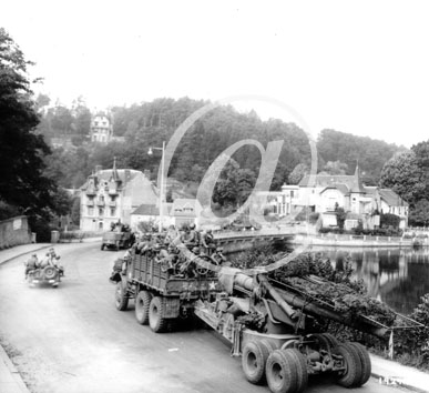 BAGNOLES DE L ORNE(61140) Seconde guerre mondiale Un convoi militaire américain transportant de l