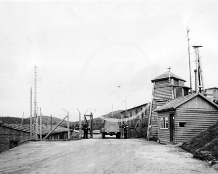 NATZWILLER(67130) Seconde guerre mondiale Dportation et Shoah - Camp de concentration de natzweiler - 17022005 Des gardes  l