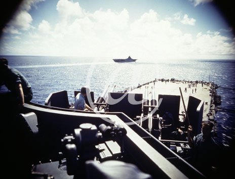 inconnu() Seconde guerre mondiale US Navy en couleurs - Série 80-GK- : Des porte-avions en manœuvre. Vue depuis les balcons d inconnu() Seconde guerre mondiale US Navy en couleurs - Série 80-GK- : Des porte-avions en manœuvre. Vue depuis les balcons d