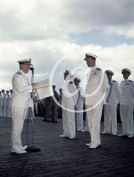 inconnu() Seconde guerre mondiale US Navy en couleurs - S�rie 80-GK- : Un officier sup�rieur de la Marine s
